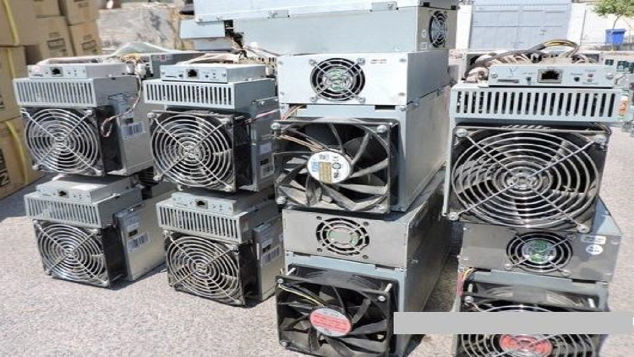 کشف ۳۰ دستگاه استخراج ارز دیجیتال از یک کارخانه شالیکوبی در رودسر