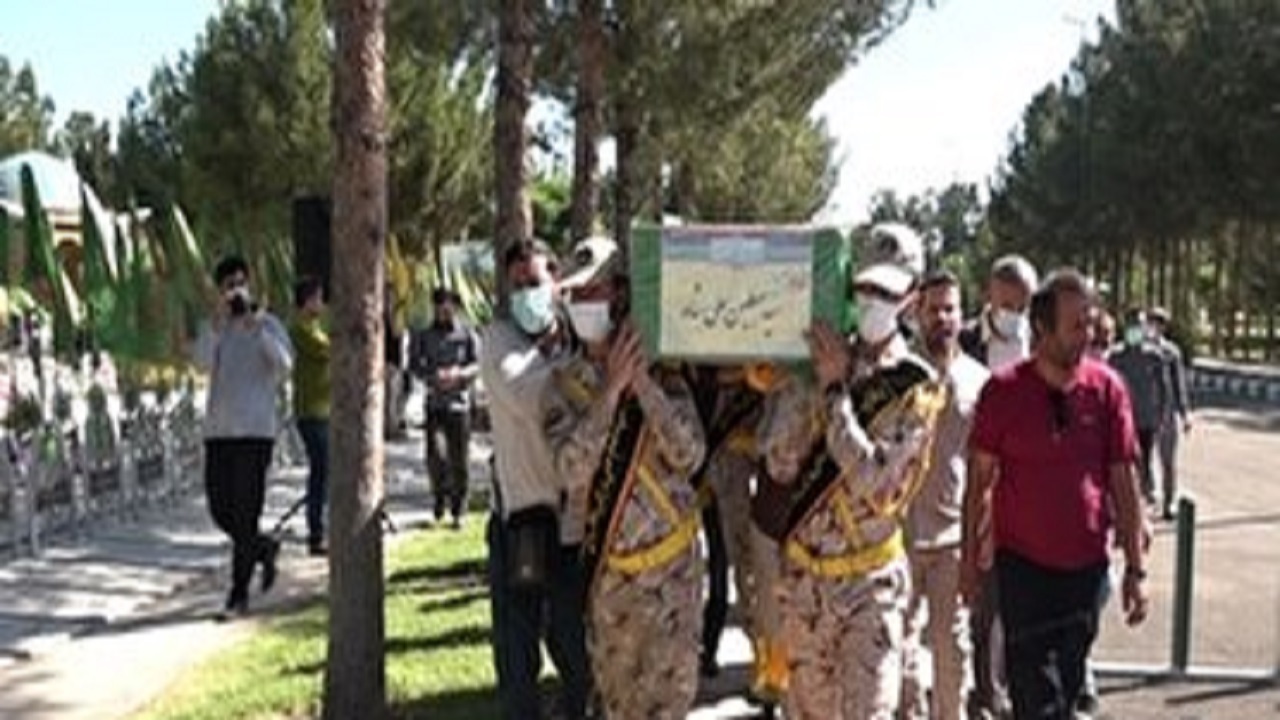 پیکر یک لاله  مدافع حرم در قم خاکسپاری شد