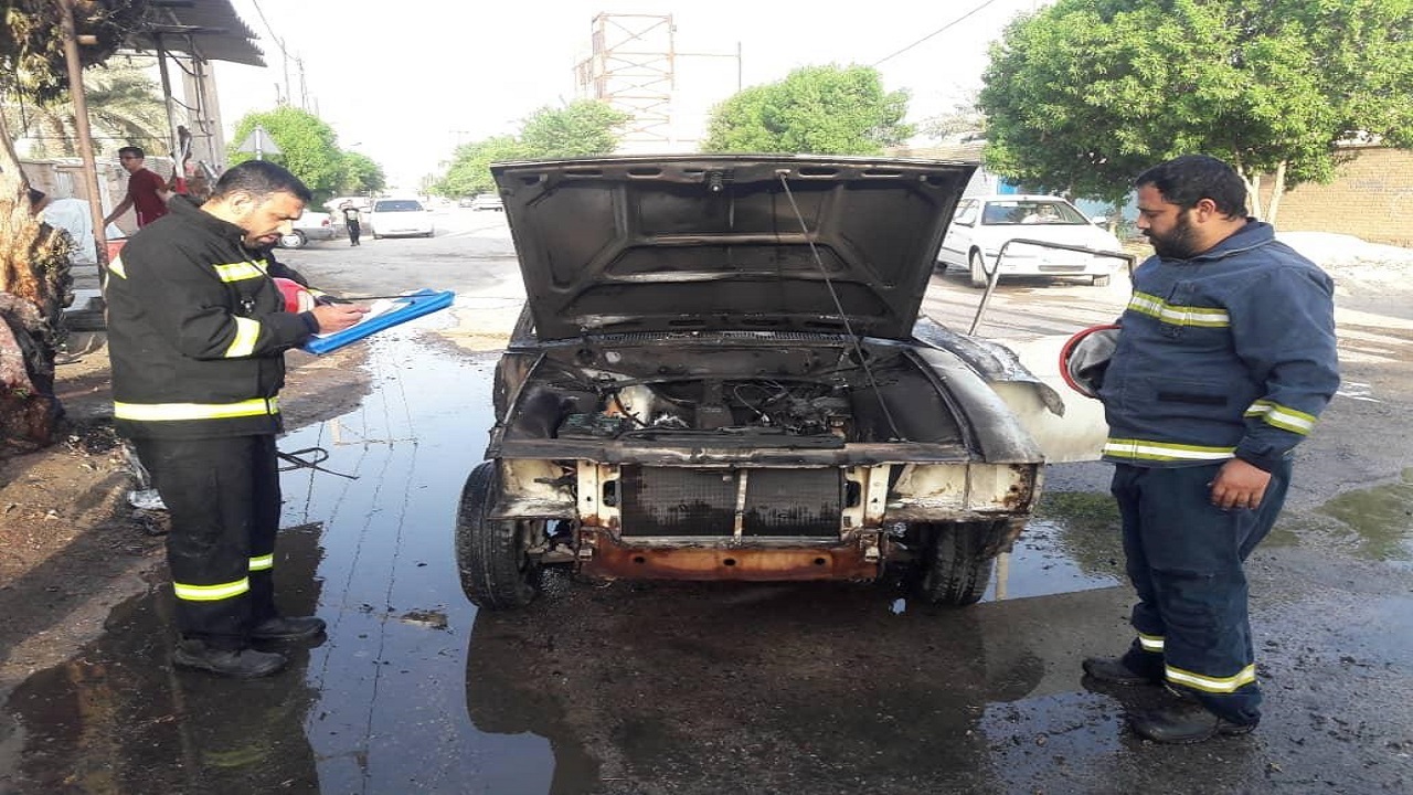 آتش سوزی یک دستگاه خودرو سواری در خرمشهر