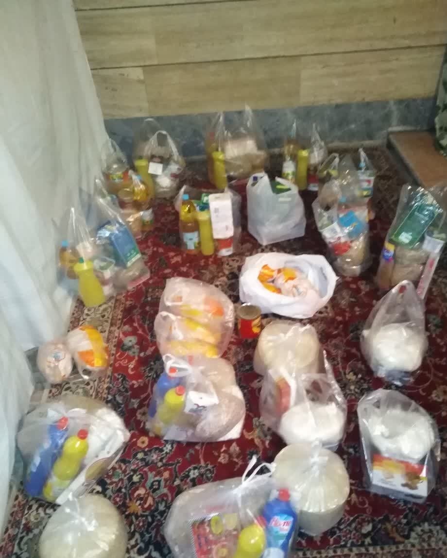 ۱۰۰ بسته معیشتی توسط بسیج خواهران بین نیازمندان شاهرود توزیع شد