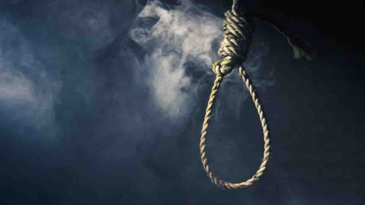 مردی که ۱۲ بار خودش را برای آزمایشاتش دار زد! + تصاویر