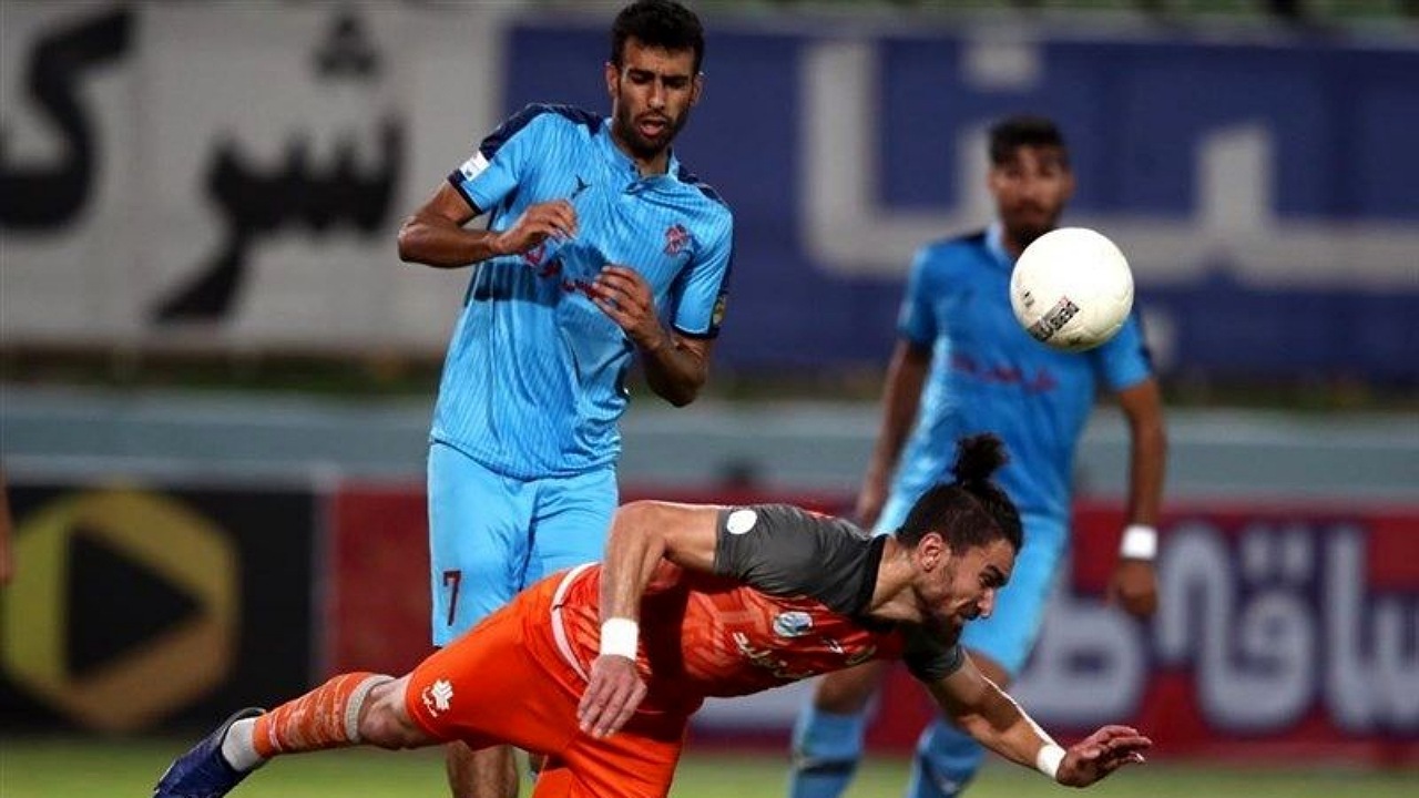 مهاجم پیکان جراحی شد