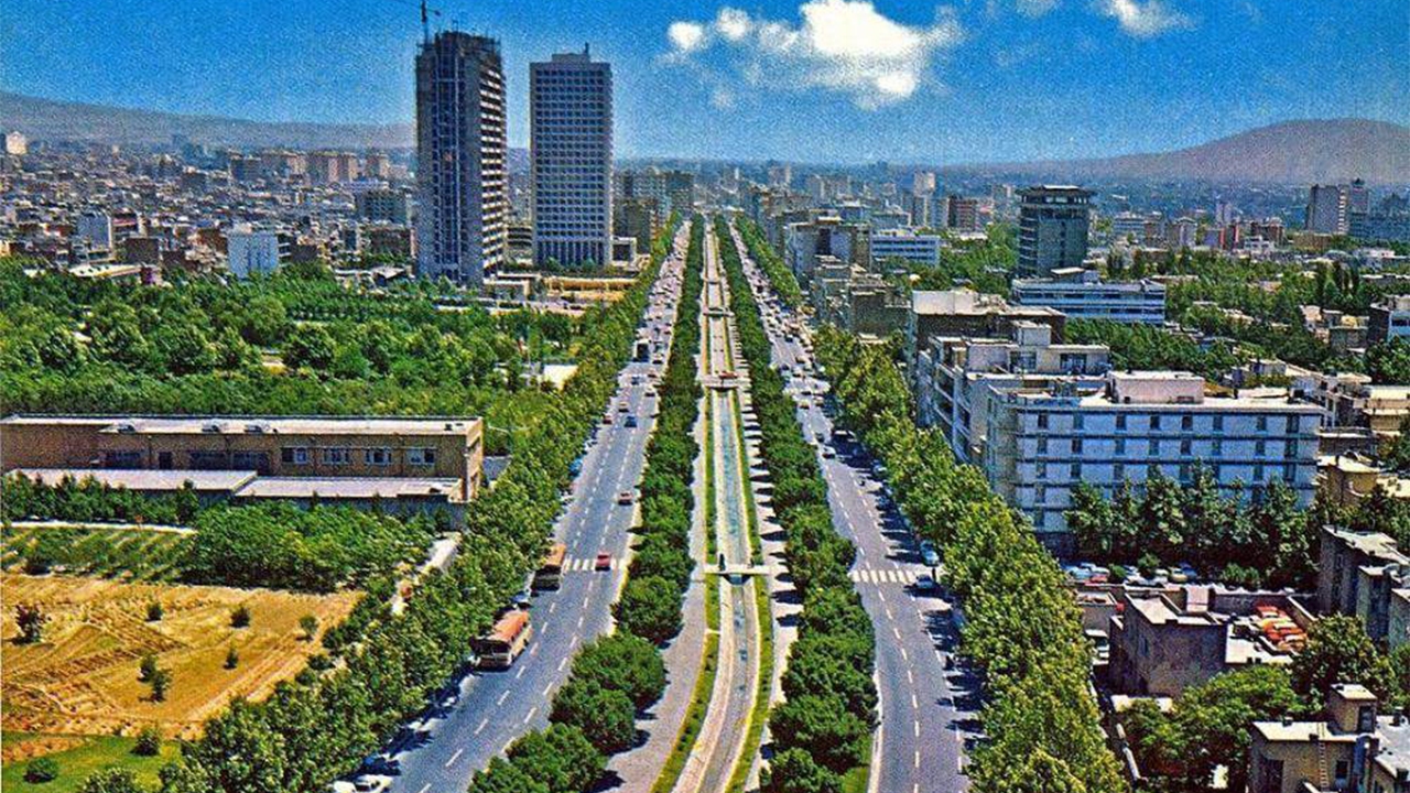 نمایی خاص از بلوار کشاورز تهران در قدیم