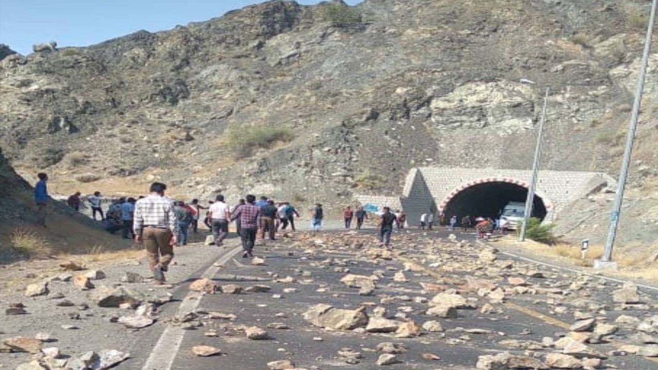 حق و حقوق کارگران معدن منوجان پیگیری می شود