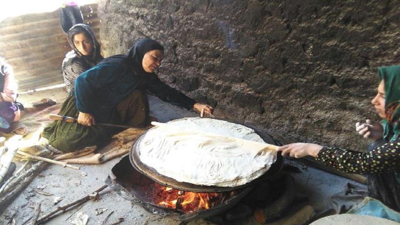 توزیع ۵۰۰ تُن آرد در مسیر کوچ عشایر