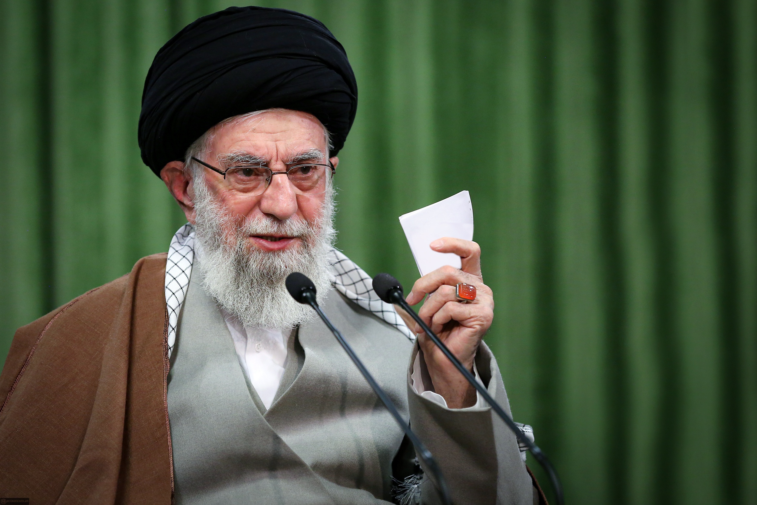 ایجاد شبکه ملی اطلاعات به دستور رهبر معظم انقلاب بود / صیانت از حقوق کوکان، مطالبه ای ملی است / کارها نباید در مسیر سیاسی کاری بیوفتد