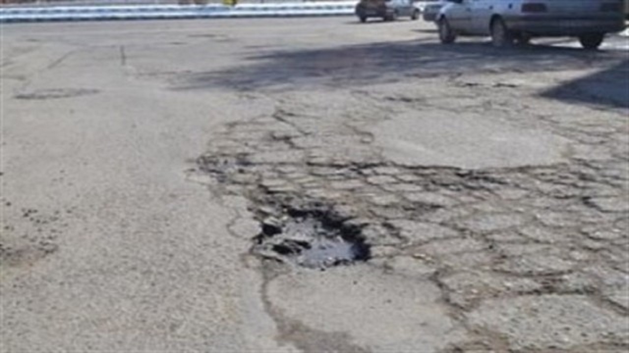 فیلمی از وضع نامناسب آسفالت در بزرگراه آزادگان