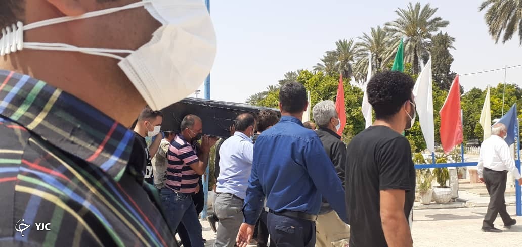 پیکر اشکان منصوری در آرامستان فردوس جهرم آرام گرفت پیکر اشکان منصوری در آرامستان فردوس جهرم آرام گرفت