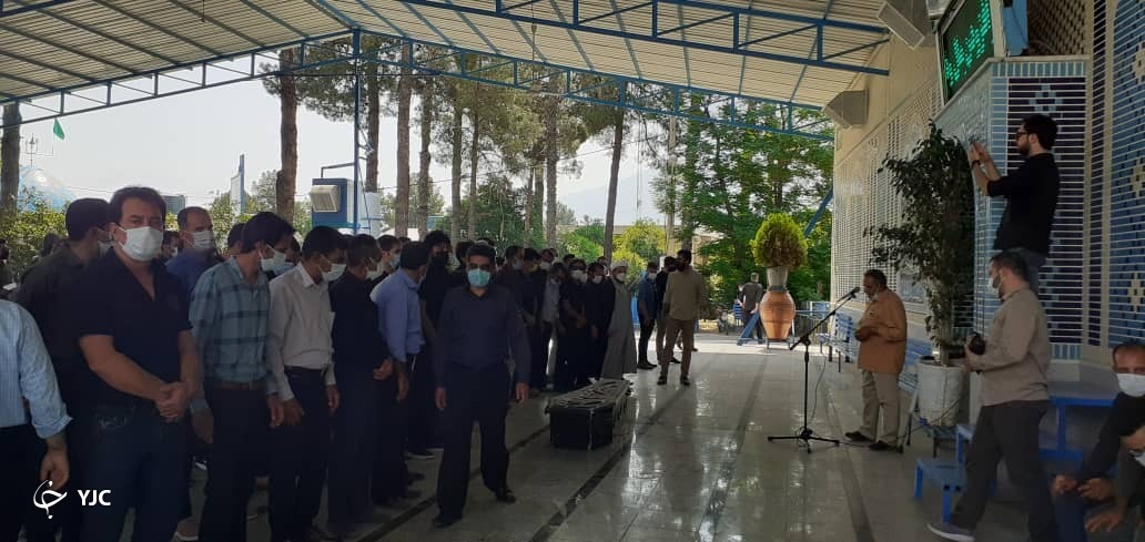 پیکر اشکان منصوری در آرامستان فردوس جهرم آرام گرفت پیکر اشکان منصوری در آرامستان فردوس جهرم آرام گرفت