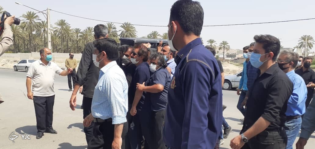 پیکر اشکان منصوری در آرامستان فردوس جهرم آرام گرفت پیکر اشکان منصوری در آرامستان فردوس جهرم آرام گرفت
