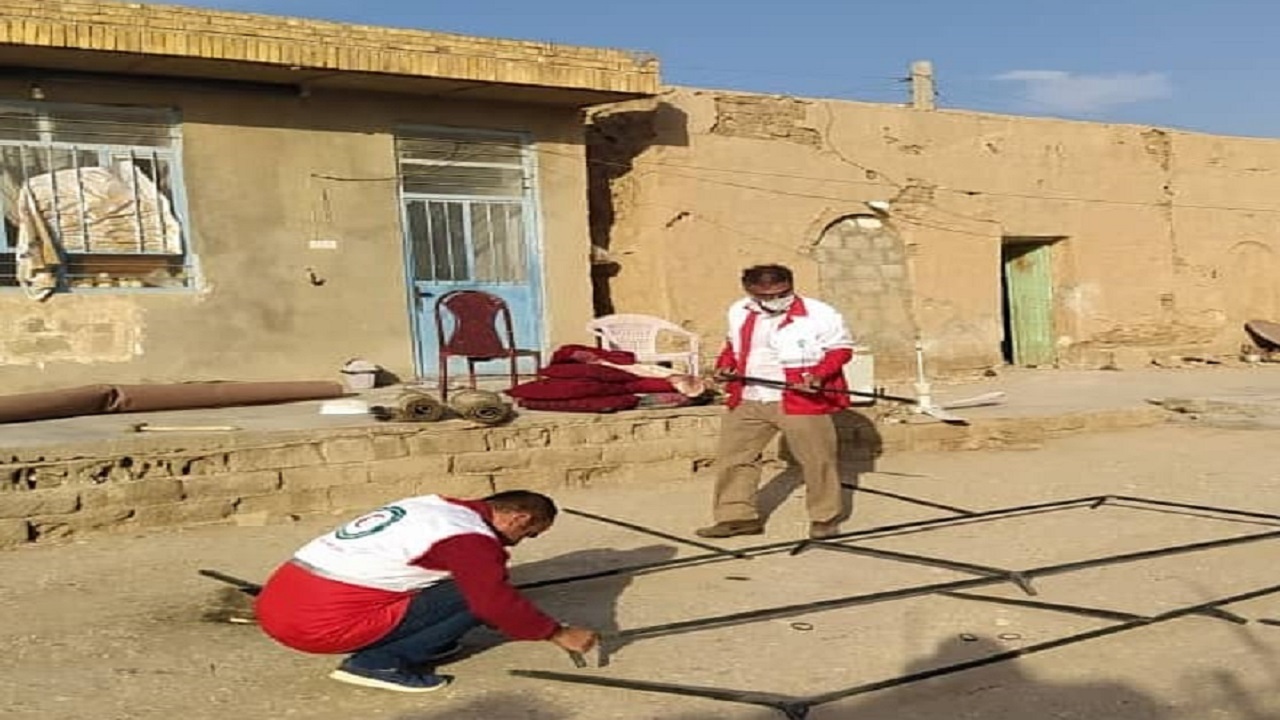 هلال احمر به ۳۴ روستای زلزله زده گناوه و دیلم کمک رساند