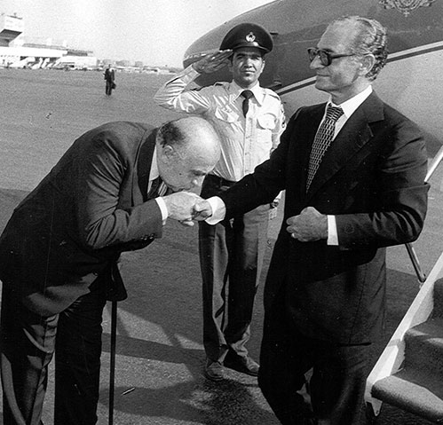 چرا &laquo;هویدا&raquo; مدام وزیر عوض می&zwnj;کرد؟