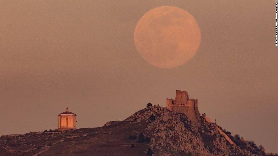 تصاویر اَبَرماه صورتی سال ۲۰۲۱