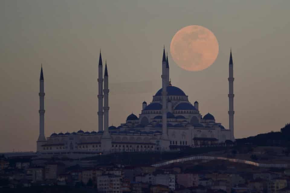تصاویر اَبَرماه صورتی سال ۲۰۲۱
