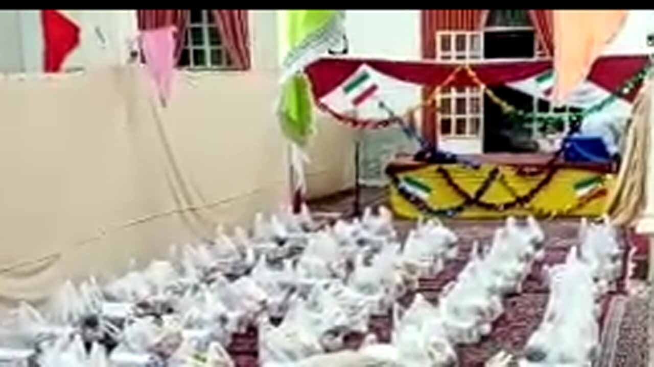 تهیه بسته‌های معیشتی برای نیازمندان در بوئین‌زهرا + فیلم