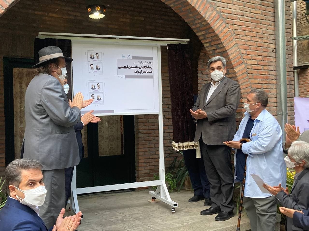 رونمایی از تمبر سیمین و جلال