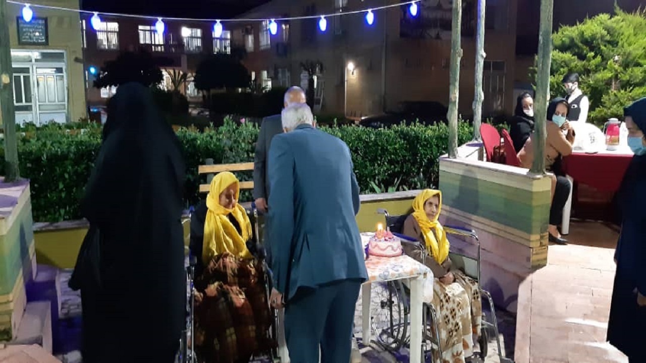 جشن تولد صد سالگی در آسایشگاه سالمندان رشت