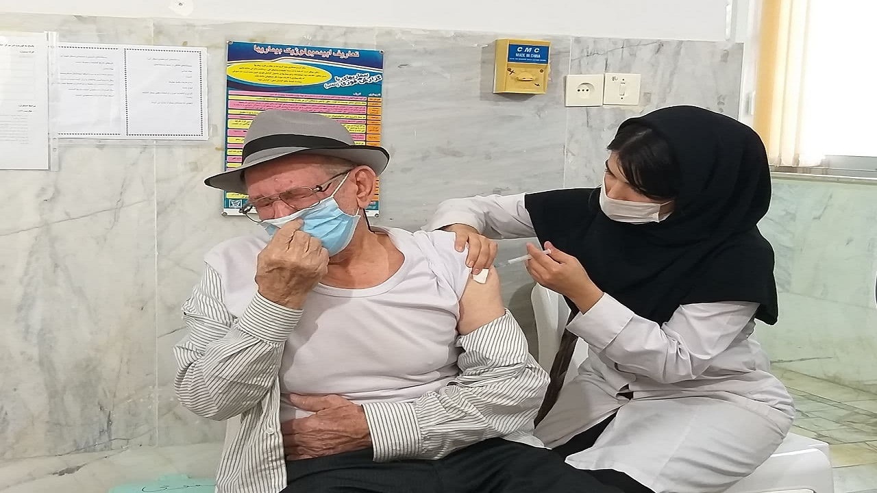 واکسیناسیون ۲ هزار سالمند در رامسر