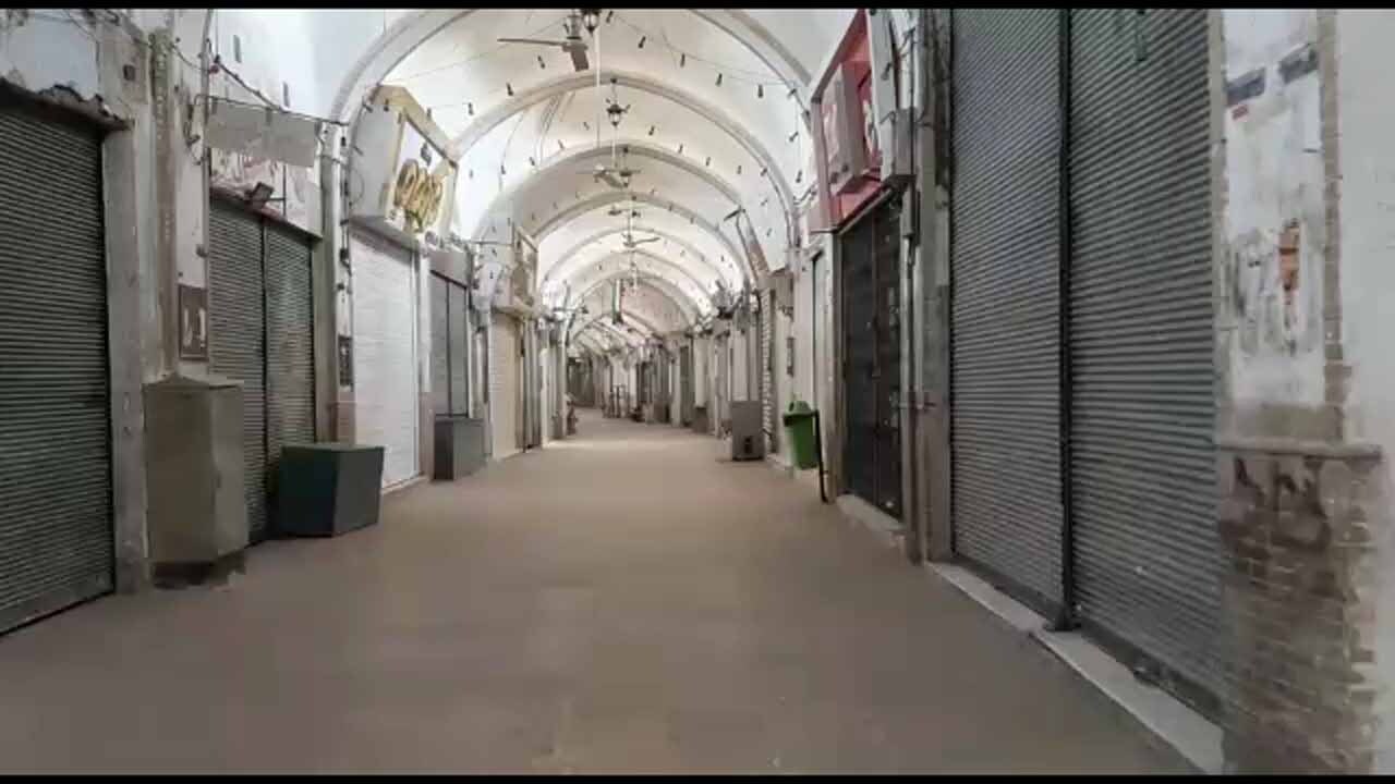 همکاری اصناف قم برای قطع زنجیره ویروس کرونا + فیلم