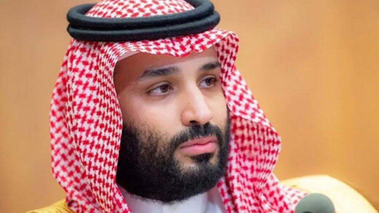 حرکات عجیب ولیعهد عربستان در مصاحبه زنده تلویزیونی + فیلم