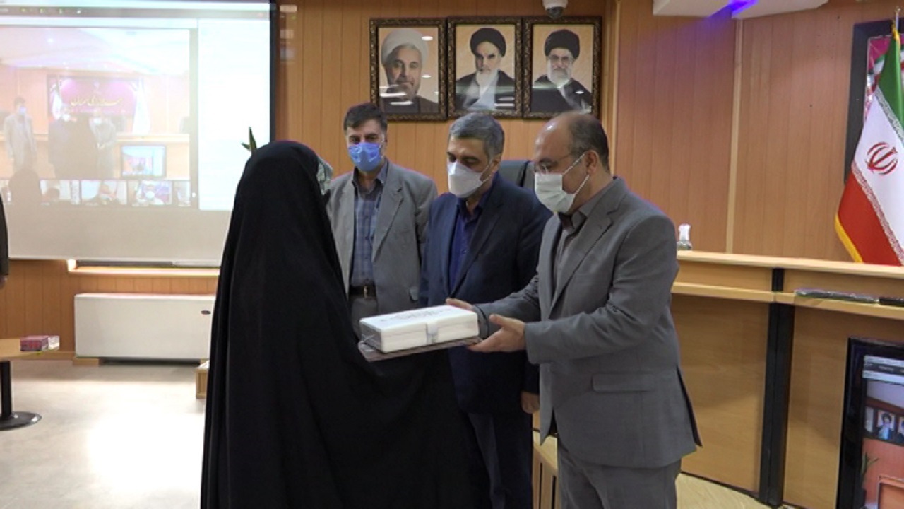 تجلیل از خانواده یاری گر بازسازی عتبات عالیات در سمنان