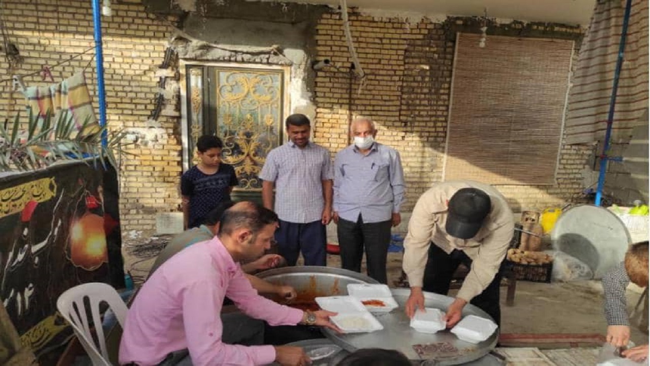 اقدامات کریمانه خیرین و مواکب خرمشهر /  توزیع بسته های معیشتی بین خانوارهای کم برخوردار