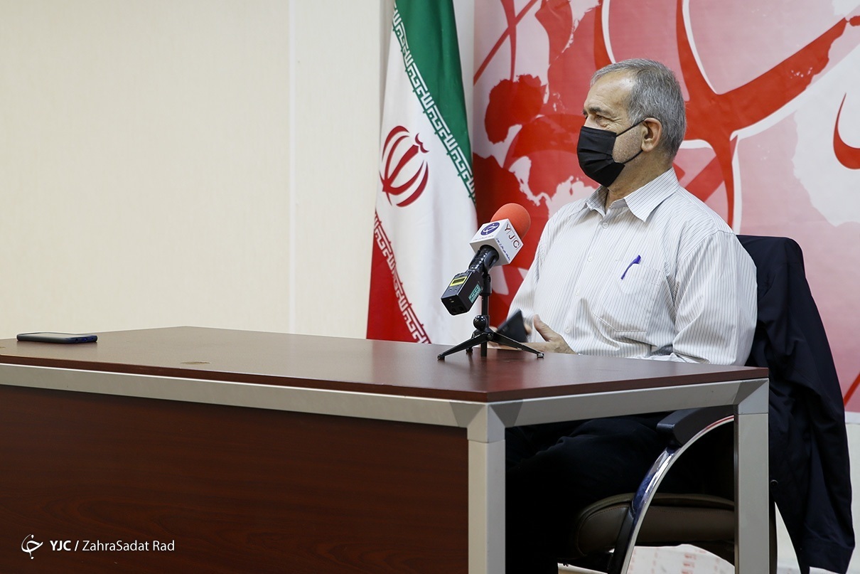 FATF داخلی بهترین راه برای مبارزه با فساد است/ می&zwnj;توانیم FATF را در داخل اجرا کنیم، ولی اطلاعات آن را به خارج ندهیم/ اگر به سال ۹۲ برگردم باز هم به روحانی رای می&zwnj;دهم/ در کشور بانکی داشتیم که ۷۰ هزار میلیارد کسری بودجه داشت