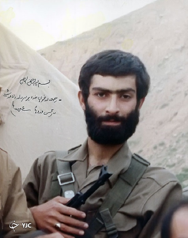 فرماندهی در سپاه از تسخیر لانه جاسوسی در تهران تا شهادت در بازی دراز فرماندهی در سپاه از تسخیر لانه جاسوسی در تهران تا شهادت در بازی دراز