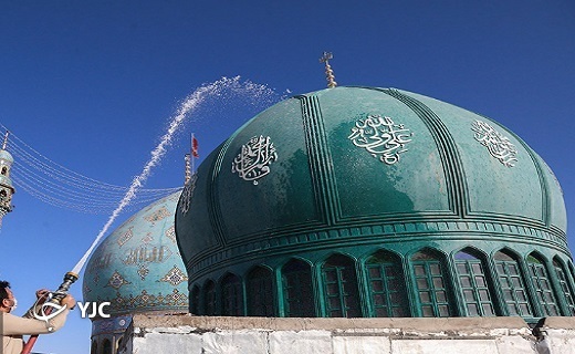 شست و شوی گنبد و تعویض پرچم مسجد مقدس جمکران+تصاویر