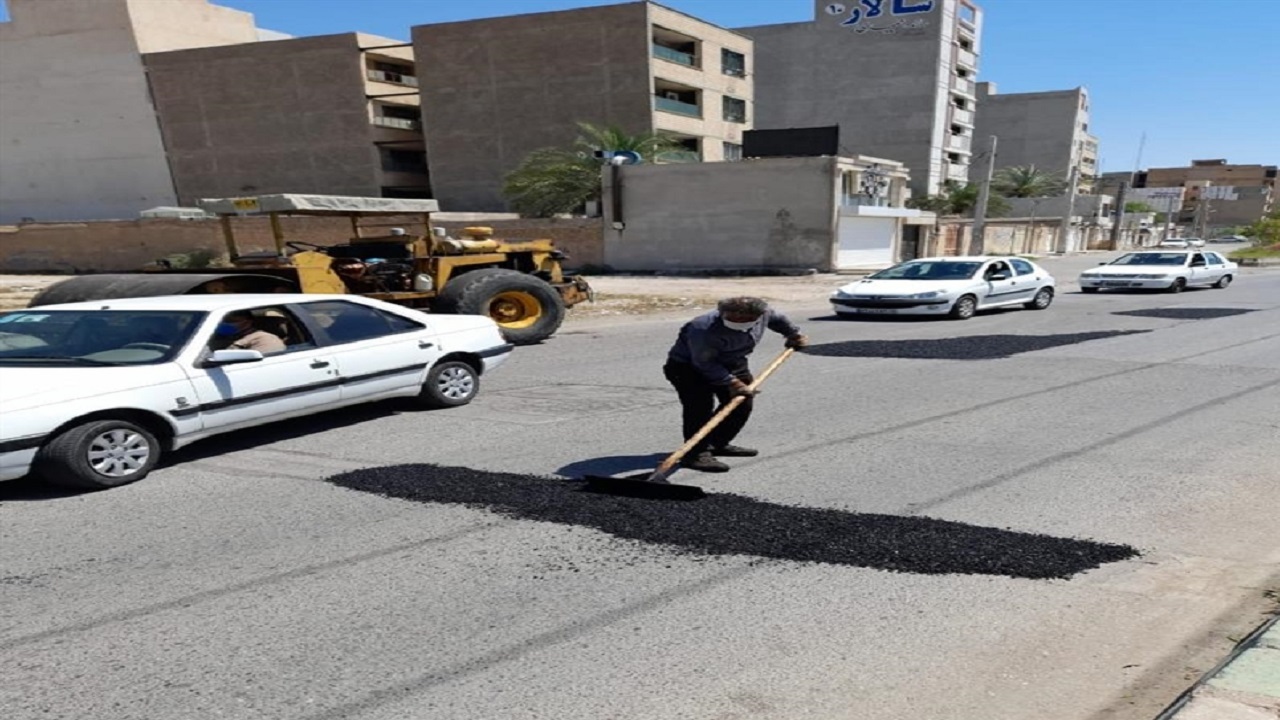 لکه گیری سطوح آسفالتی در معابر اهواز