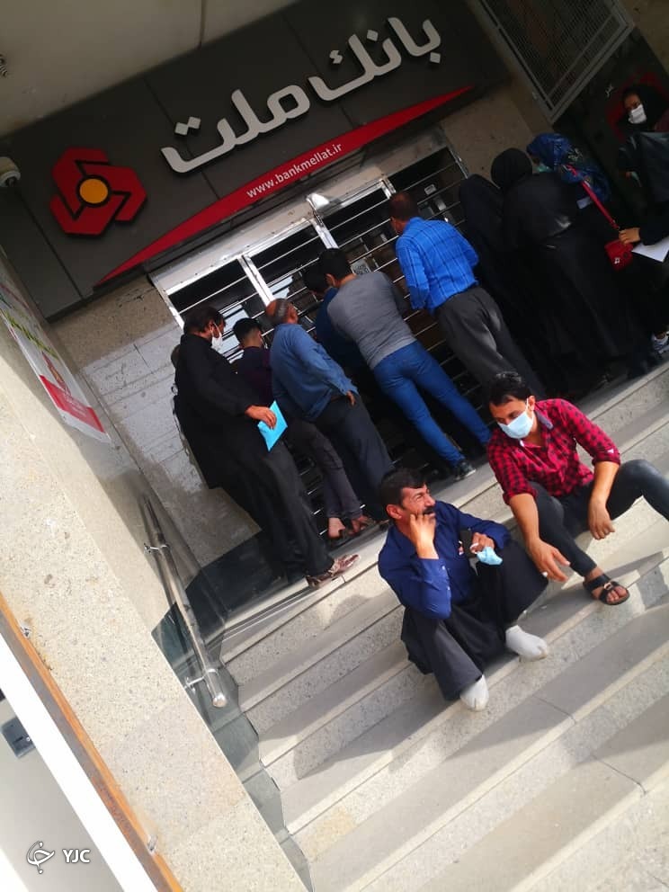 جولان ویروس کرونا و ازدحام جمعیت در یک بانک شوشتر + تصاویر