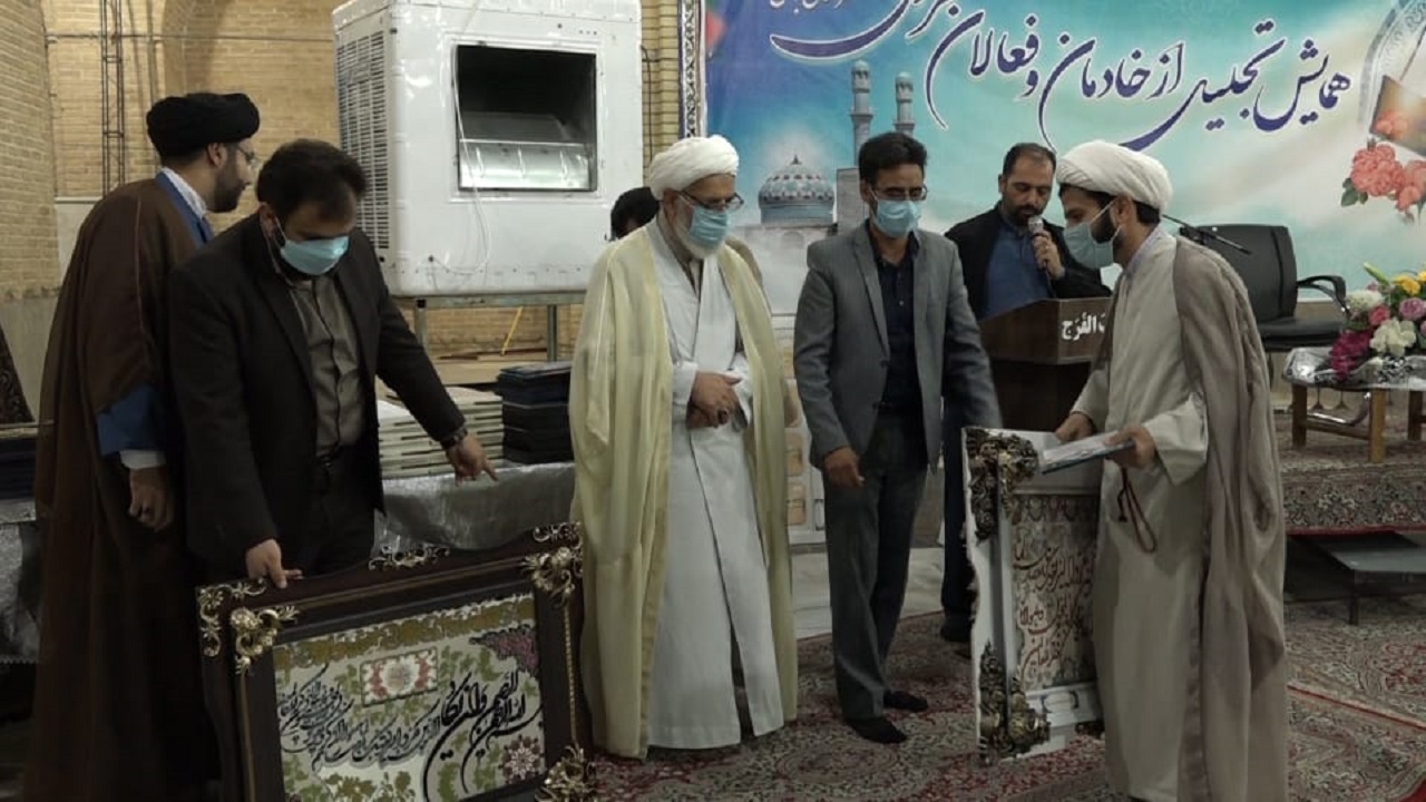 فعالان و خادمان قرآنی بافق تجلیل شدند