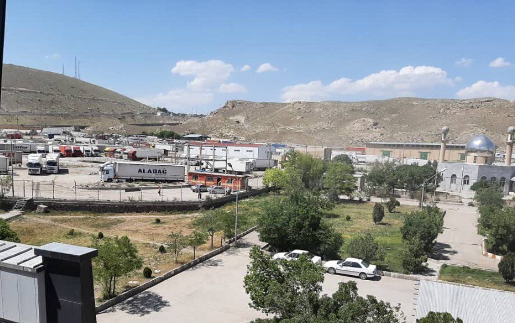 تردد کامیون محموله&zwnj;های تجاری در مرز بازرگان روان است