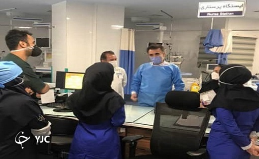 بازدید رئیس دانشگاه علوم پزشکی قم از یک مرکز کرونایی