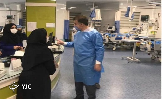 بازدید رئیس دانشگاه علوم پزشکی قم از یک مرکز کرونایی