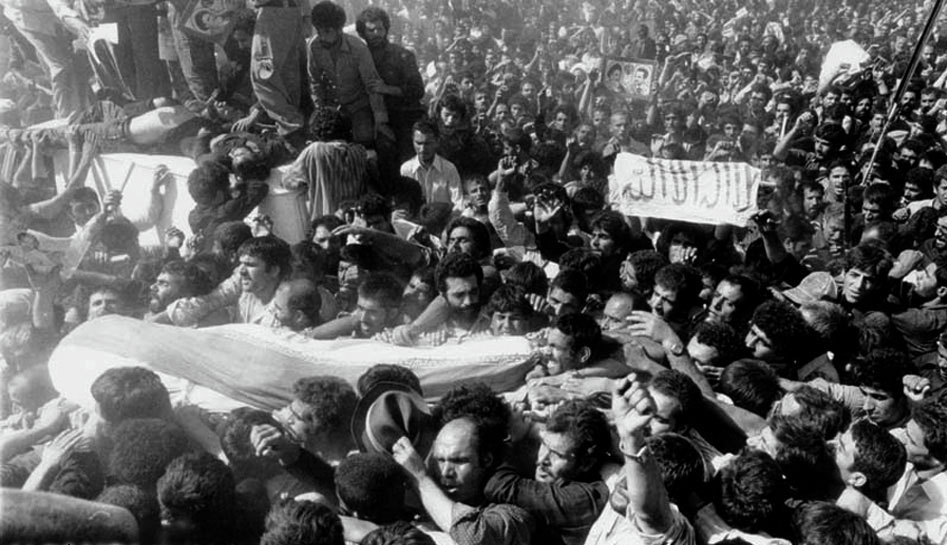 شعار و تبلیغات انتخاباتی شهید رجایی/ عکسی که نامزد&zwnj;های بعدی کپی&zwnj;اش کردند!