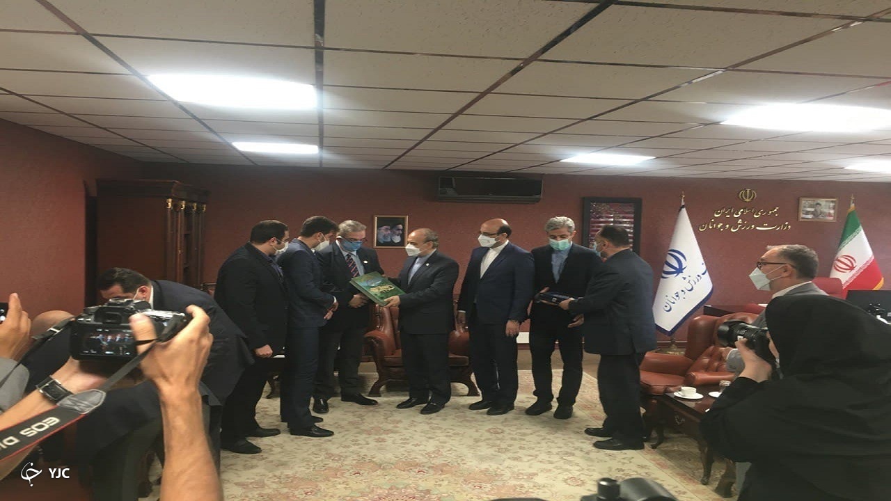 دیدار رئیس فدراسیون جهانی پاورلیفتینگ با وزیر ورزش و جوانان/ تقدیر سلطانی فر از "پاراژ"