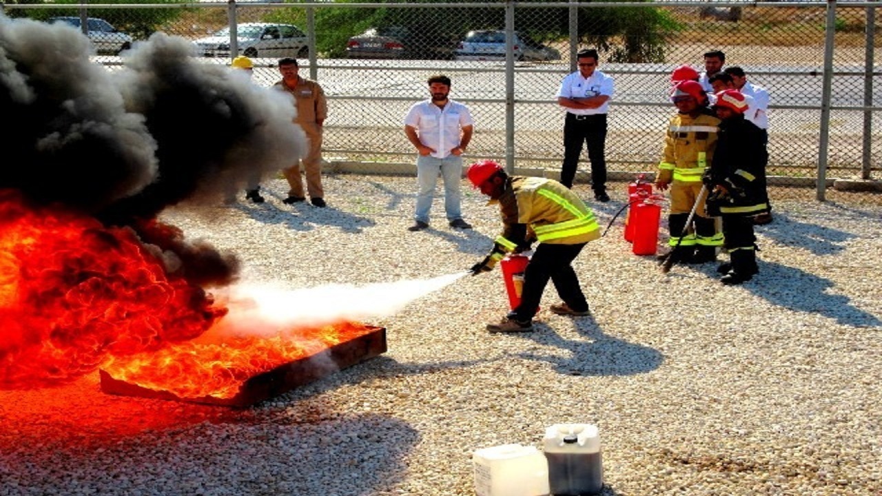 برگزاری دوره آموزشی اطفاء حریق در شهرستان خاتم
