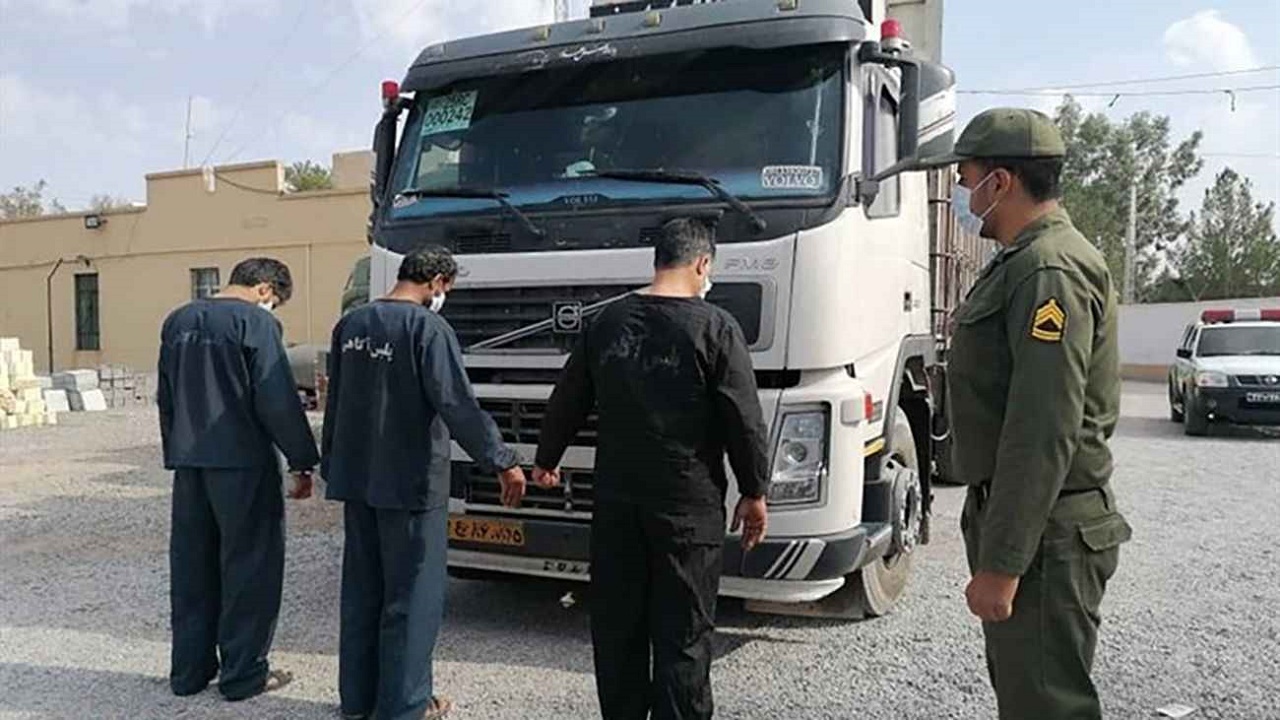 بارگیری اموال ۷۰ سرقت در یک کامیون
