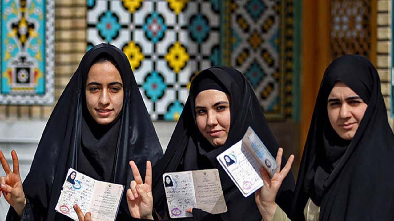 برنامه تبلیغاتی نامزد‌های ریاست جمهوری به مرحله واکندن سنگ‌ها با مردم رسید + فیلم