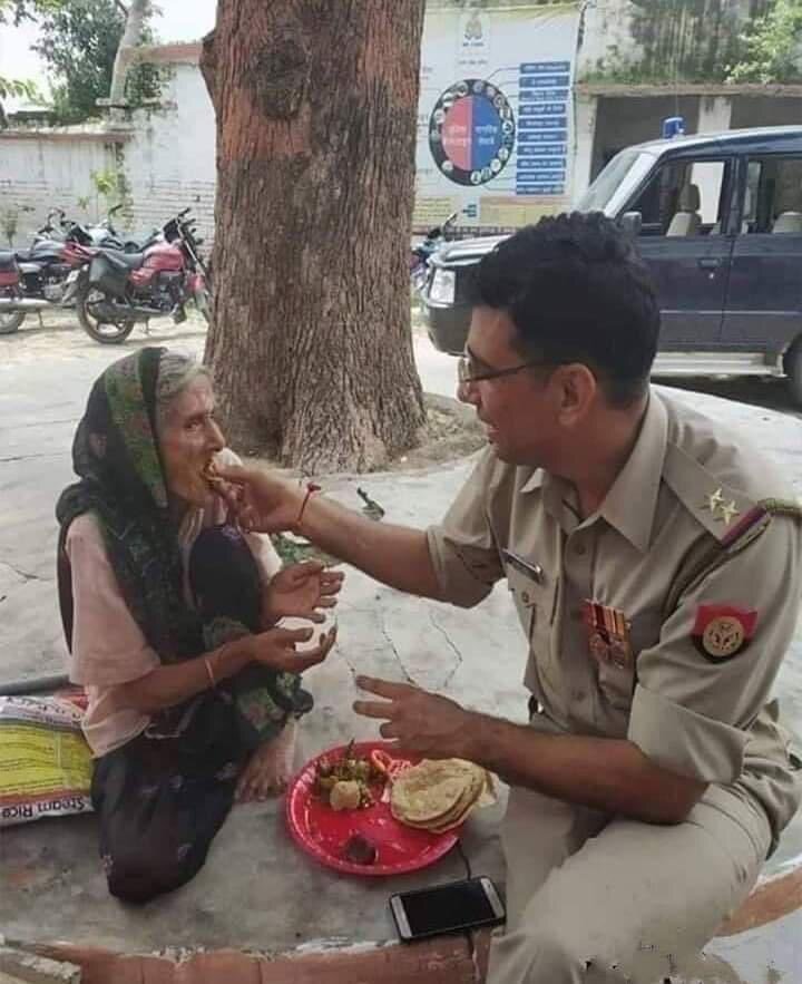 پلیس انساندوست