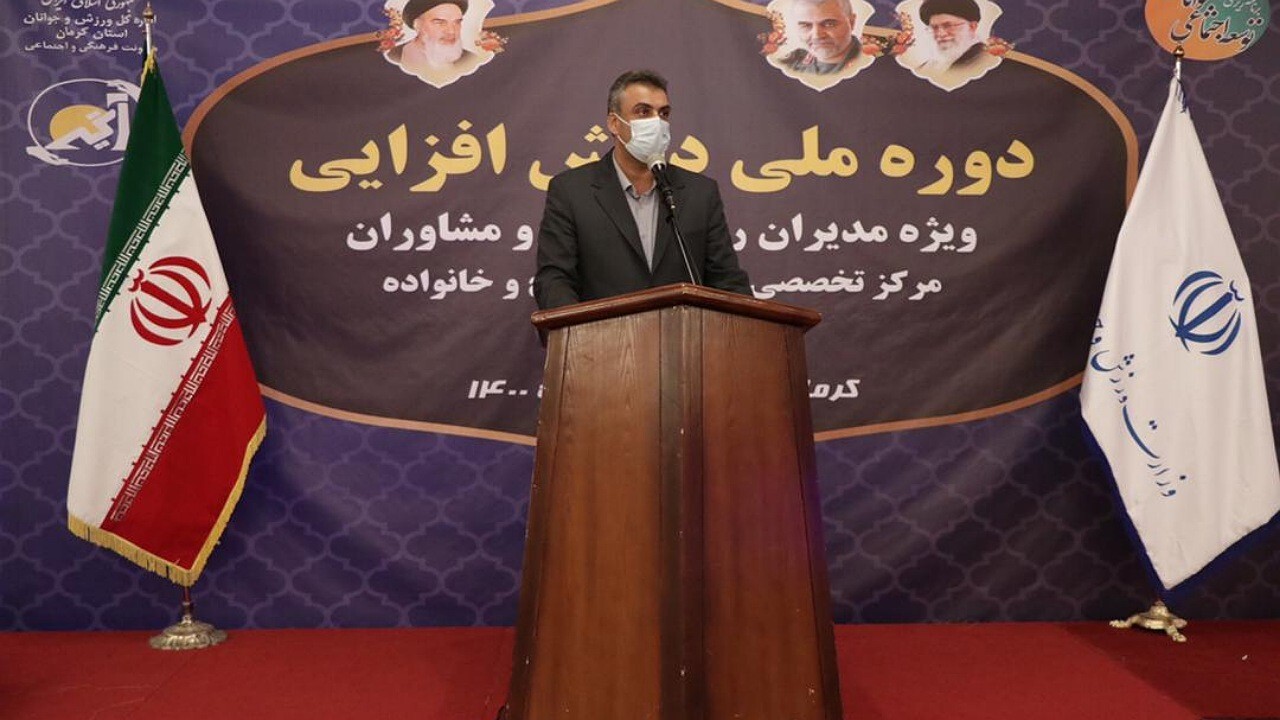 لزوم تبیین و تفسیر مباحث مربوط به فرزندآوری، فرزندپروری و مشکلات تک فرزندی