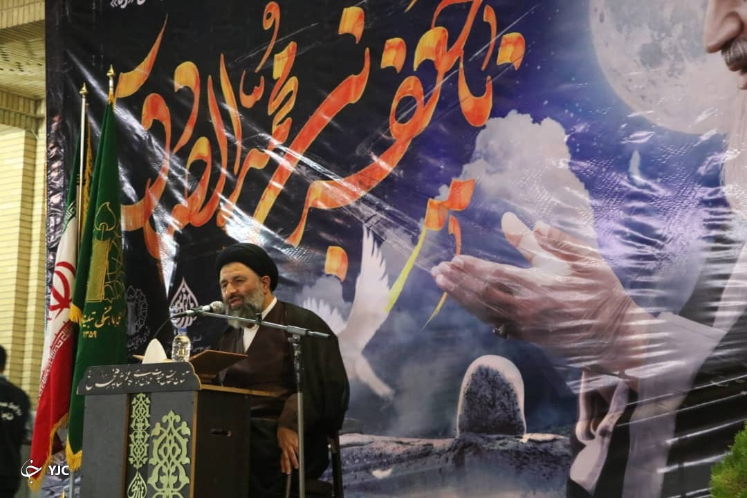 امام شناسنامه ملت ایران اسلامی است