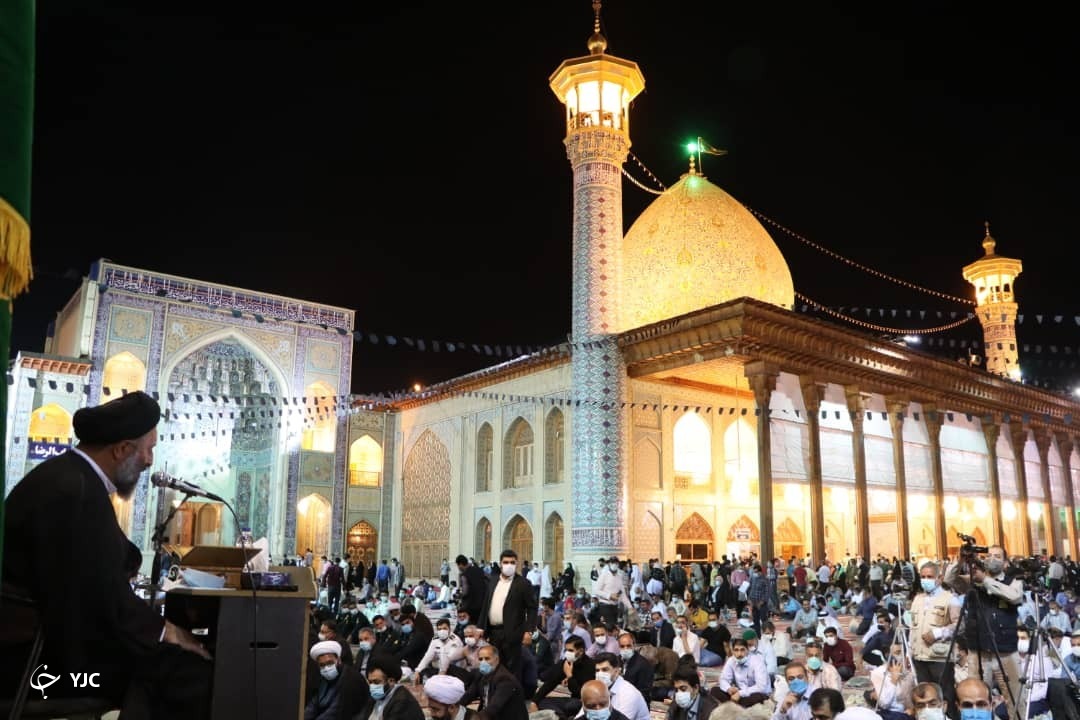 امام شناسنامه ملت ایران اسلامی است
