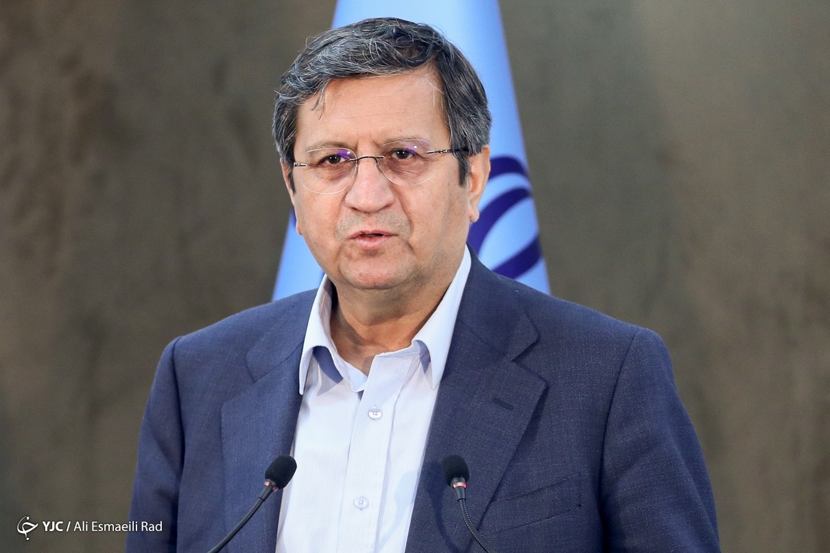 همتی: نتیجه کار میدان و دیپلماسی باید توسعه اقتصادی باشد / اصلاح‌طلبم و افتخار می‌کنم اگر اصلاح‌طلبان کمکم کنند/ انصراف نخواهم داد