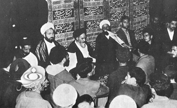 دیدار جمعی از اهالی خمین با امام خمینی (ره)