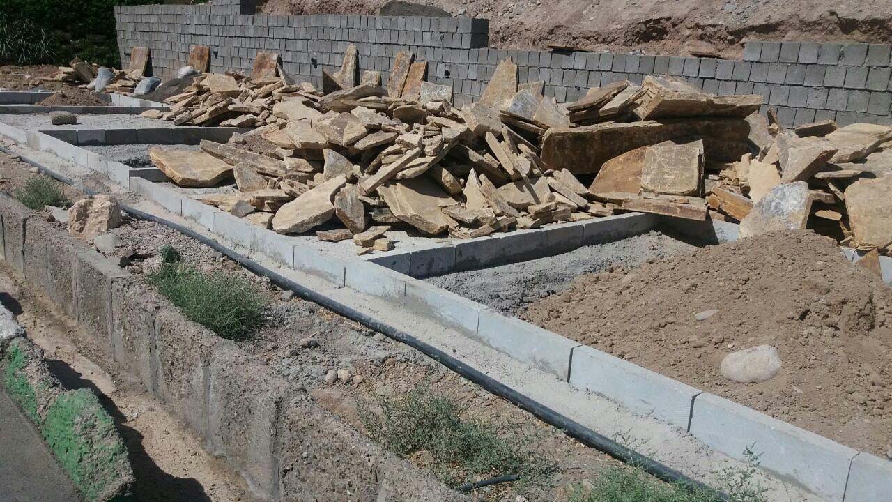 تصاویری از وضع نامناسب پیاده‌رو‌ها در طبس