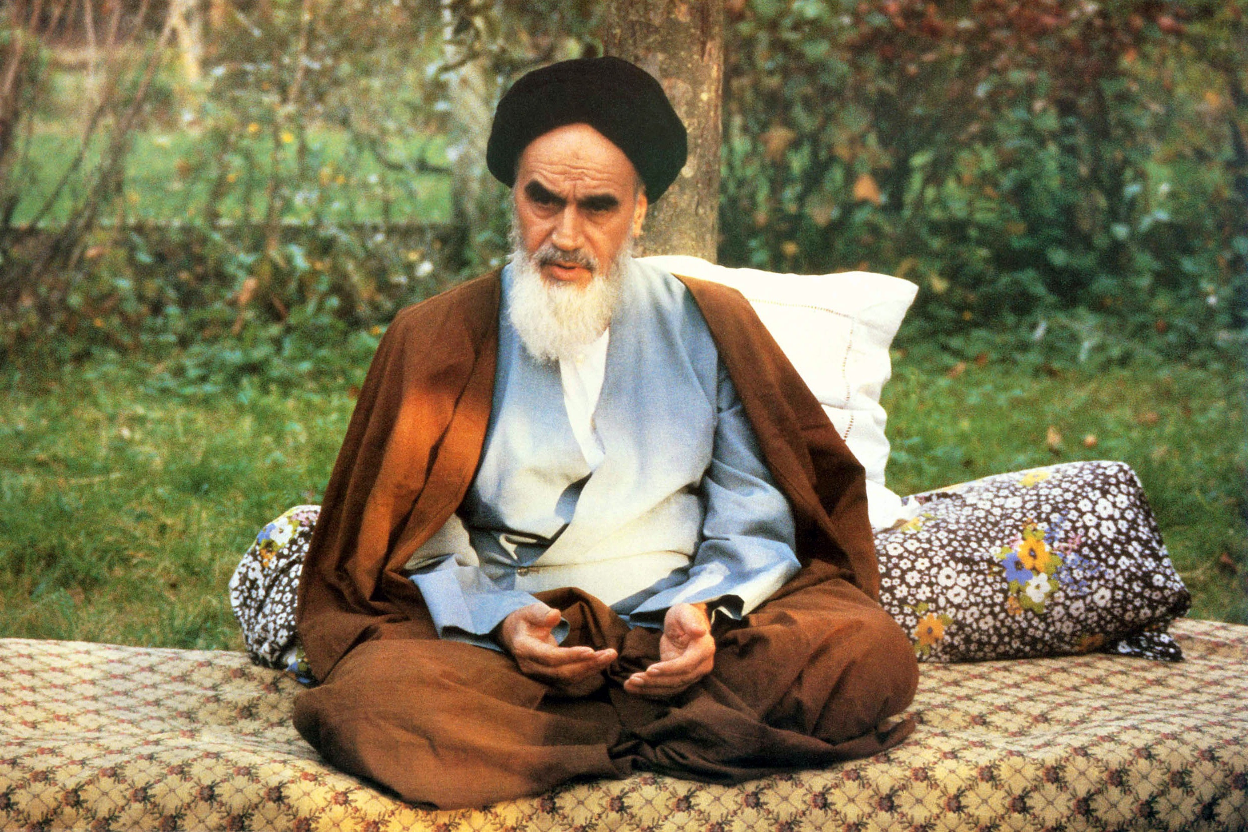 ولایت الله و اجتناب از پذیرش طاغوت ارمغان امام راحل بود