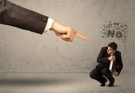 انگشت اتهام و قضاوتتان را از روی دیگران بردارید!