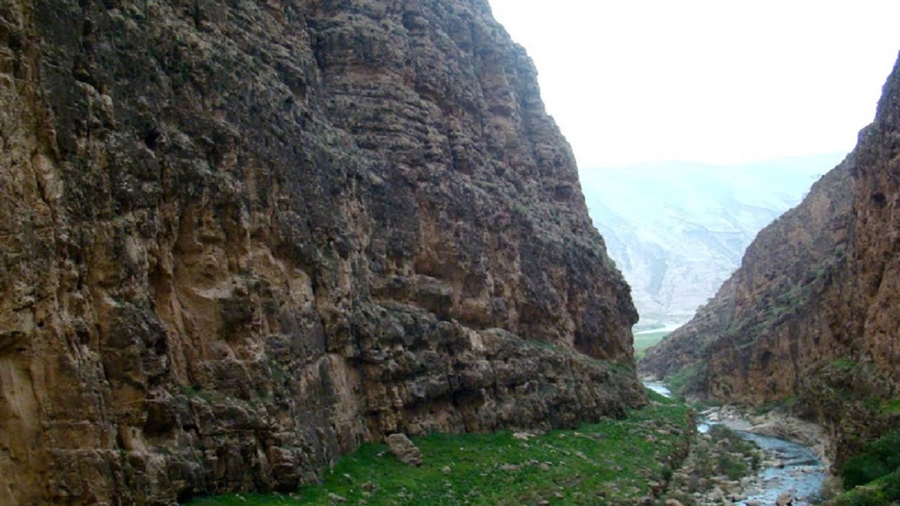 پیمایش تنگه زیبای شمشه توسط هیات کوهنوردی سیروان